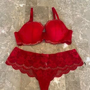 Vintage Victoria’s Secret Dream Angels Lined Demi Red/Gold Lace Bra 36C Thong M